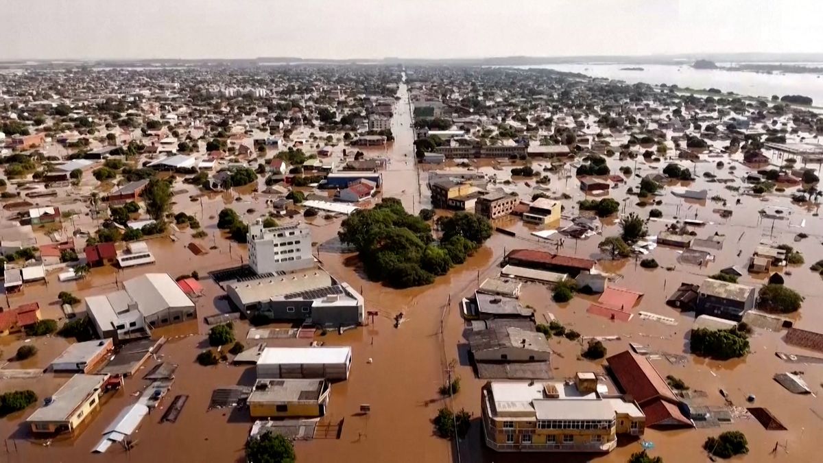 Masivní povodně v Brazílii odřízly od světa milion lidí, gangy toho využily